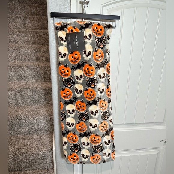 NWT homegoods Cynthia Rowley Vintage style Halloween plush throw blanket - Picture 1 of 4
